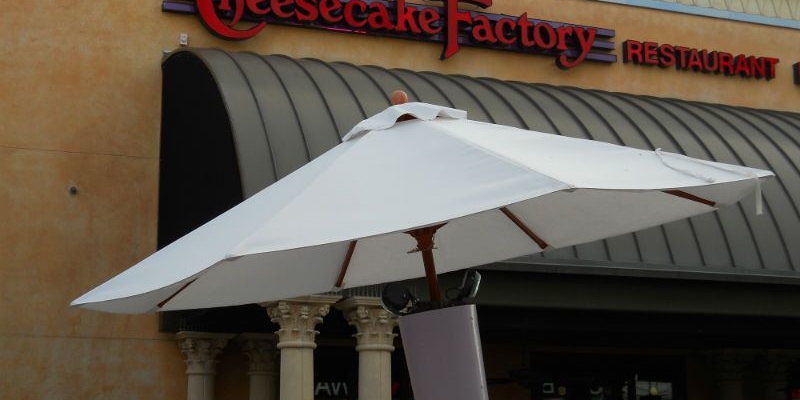 Market Umbrella Available in custom colors – 800x600px