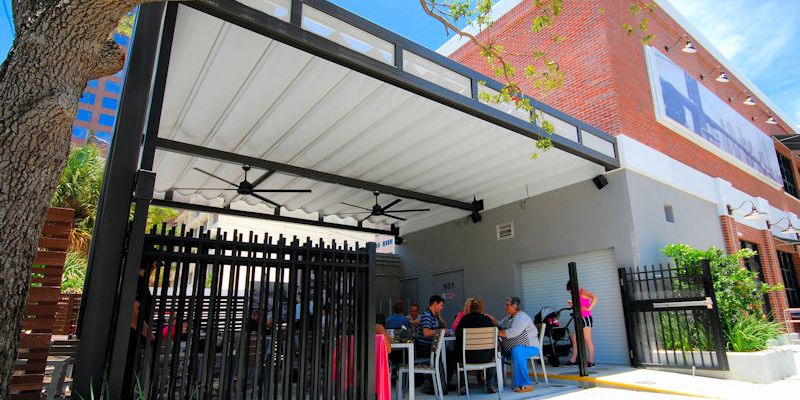 retractable-corradi-restaurant-canopy