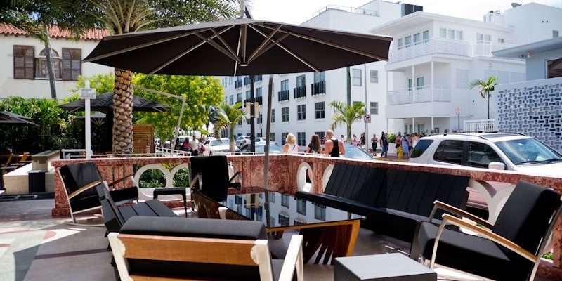cantalever-umbrella-miami-awning
