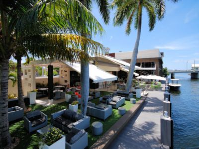 kaluz-restaurant-retractable-awnings-commercial-miami-awning