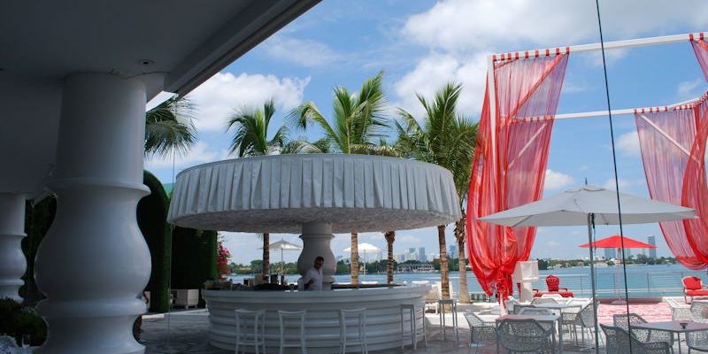 special-canopy-structures-freestanding-by-miami-awning-at-the-mondrian-hotel-poolside-bar