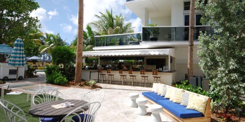 Awnings – Commercial – Hospitality – Bar Awning – Confidante Hotel – Miami Awning Co – 02
