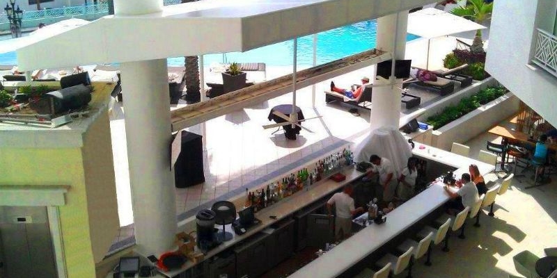 Custom Bar Canopy for Renaissance Hotel Aruba Resort and Casino – Blue Bar _ Miami Awning (2)