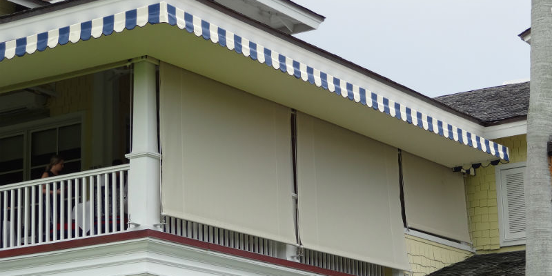 restaurant-awnings-roll-down-screens