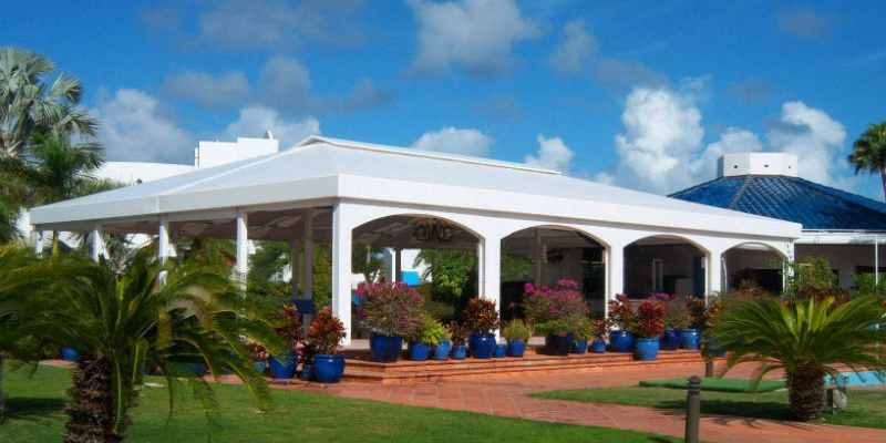 resort-canopy-roll-down-screens
